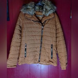 NWOT Faux Fur Collar Puffer Coat W/ Gold Zippers